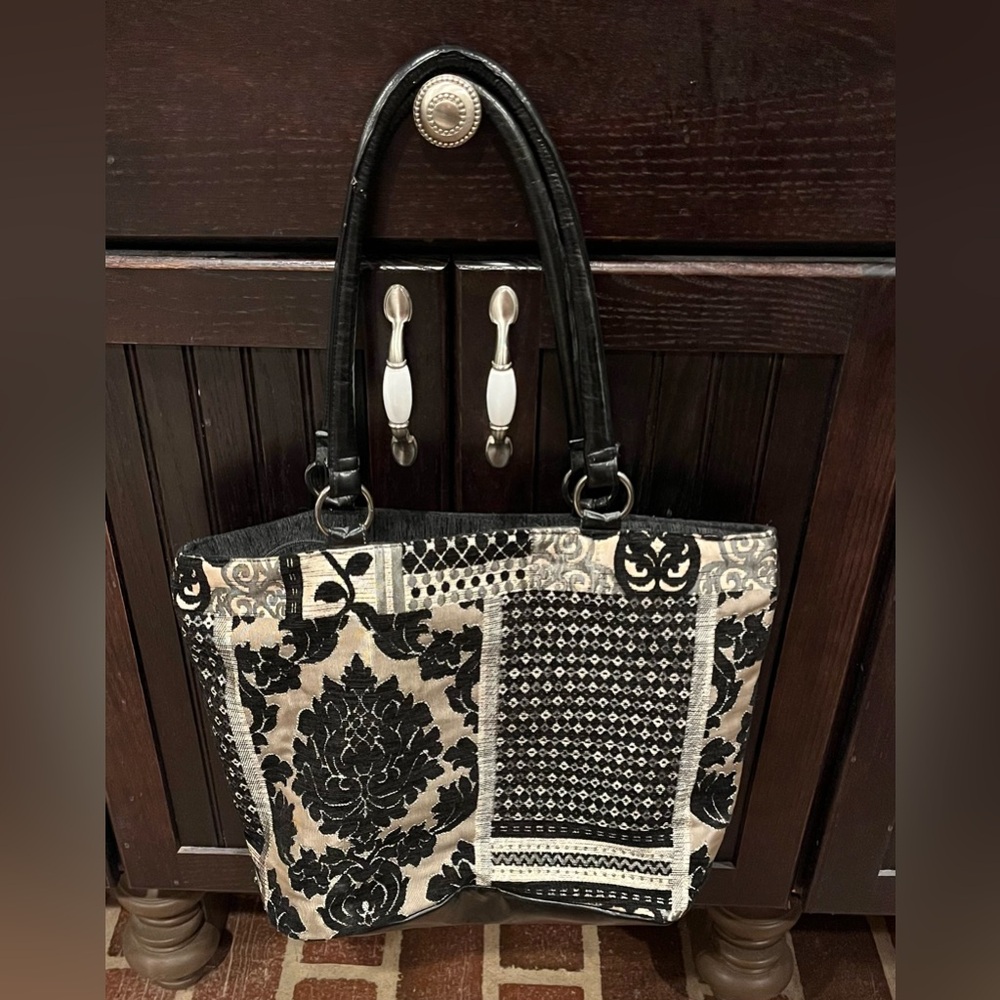 NWOT Charming Charlie Black Handbag